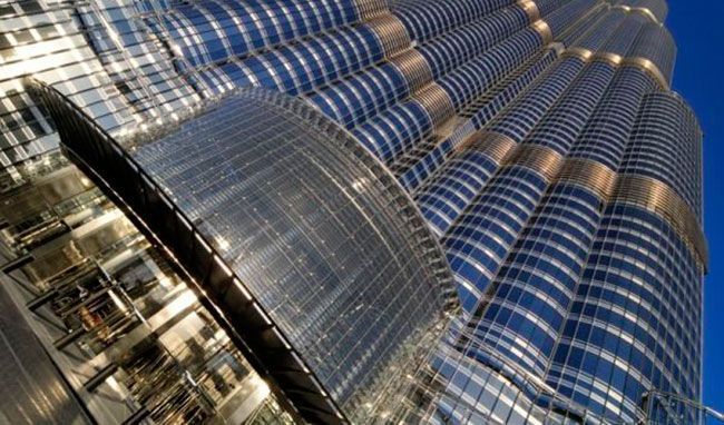 Capa: Burj Khalifa – Torre de vidro é destaque em Dubai.