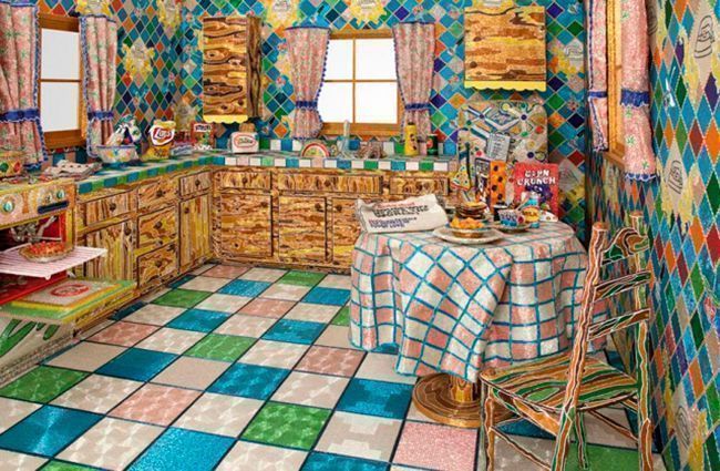 Capa: Artista constrói uma fantástica cozinha com pequenos pedaços de Vidro