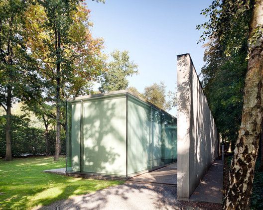Capa: Caixa de vidro de 6 metros de largura e madeira formam a Villa Roces