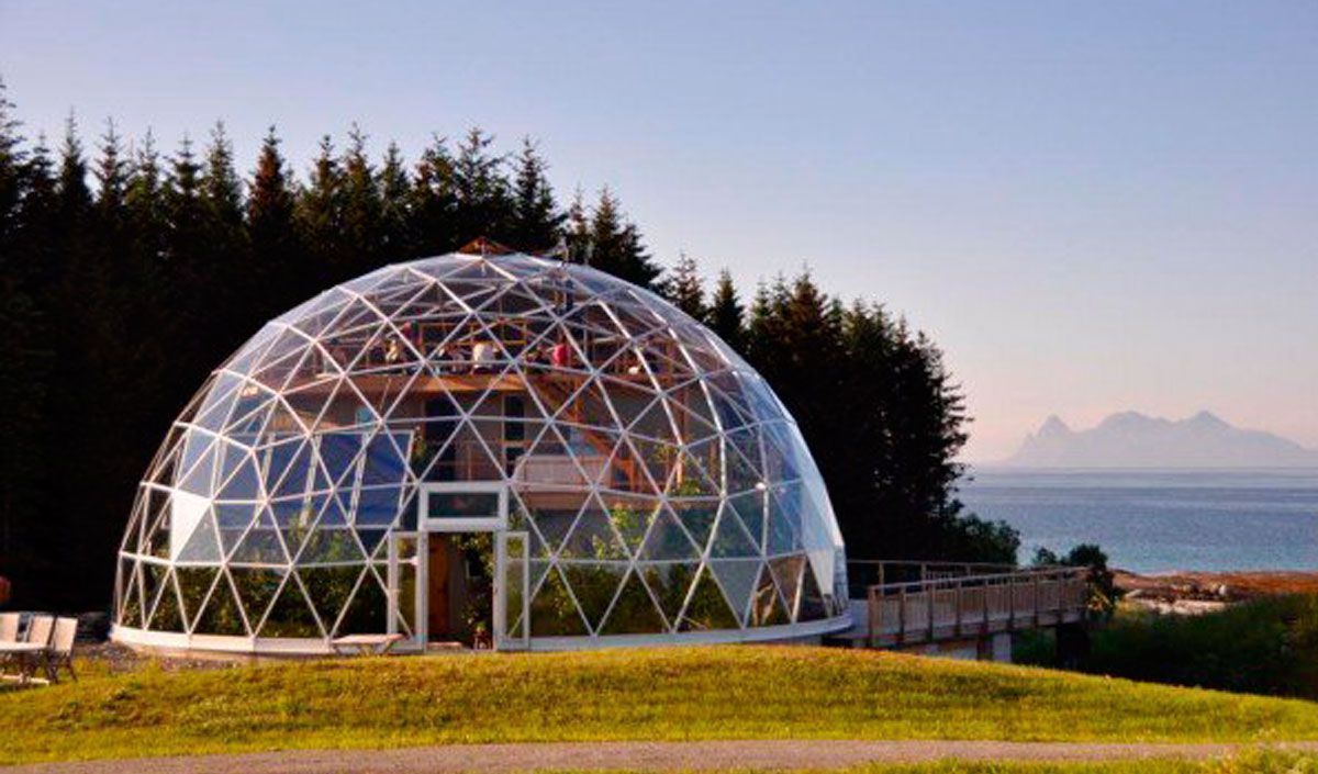 Capa: Casa no Círculo Polar é construída dentro de redoma de vidro
