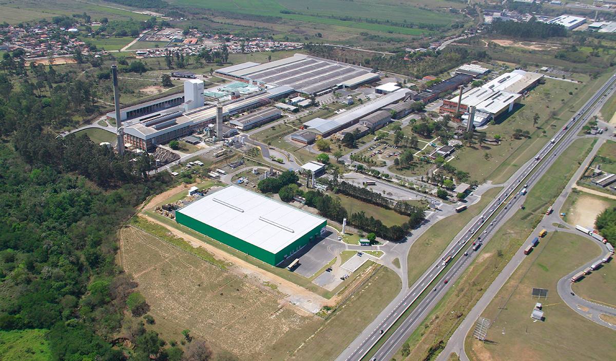 Capa: Cebrace é a primeira usina do Brasil a usar biometano na produção de vidro float