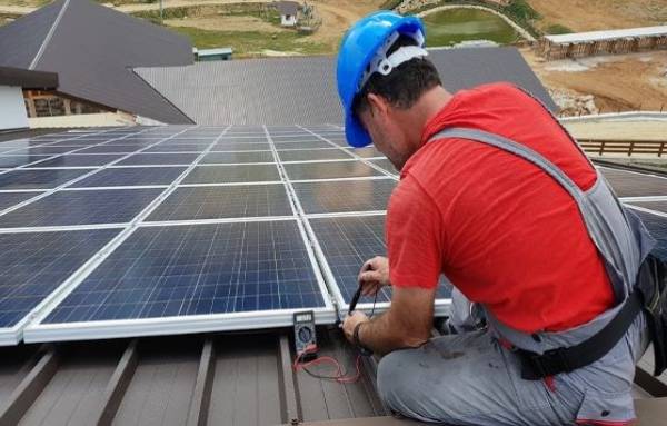 Capa: Com Escassez de Vidro na China e Demanda aquecida, Indústria Fotovoltaica sofre alta nos preços