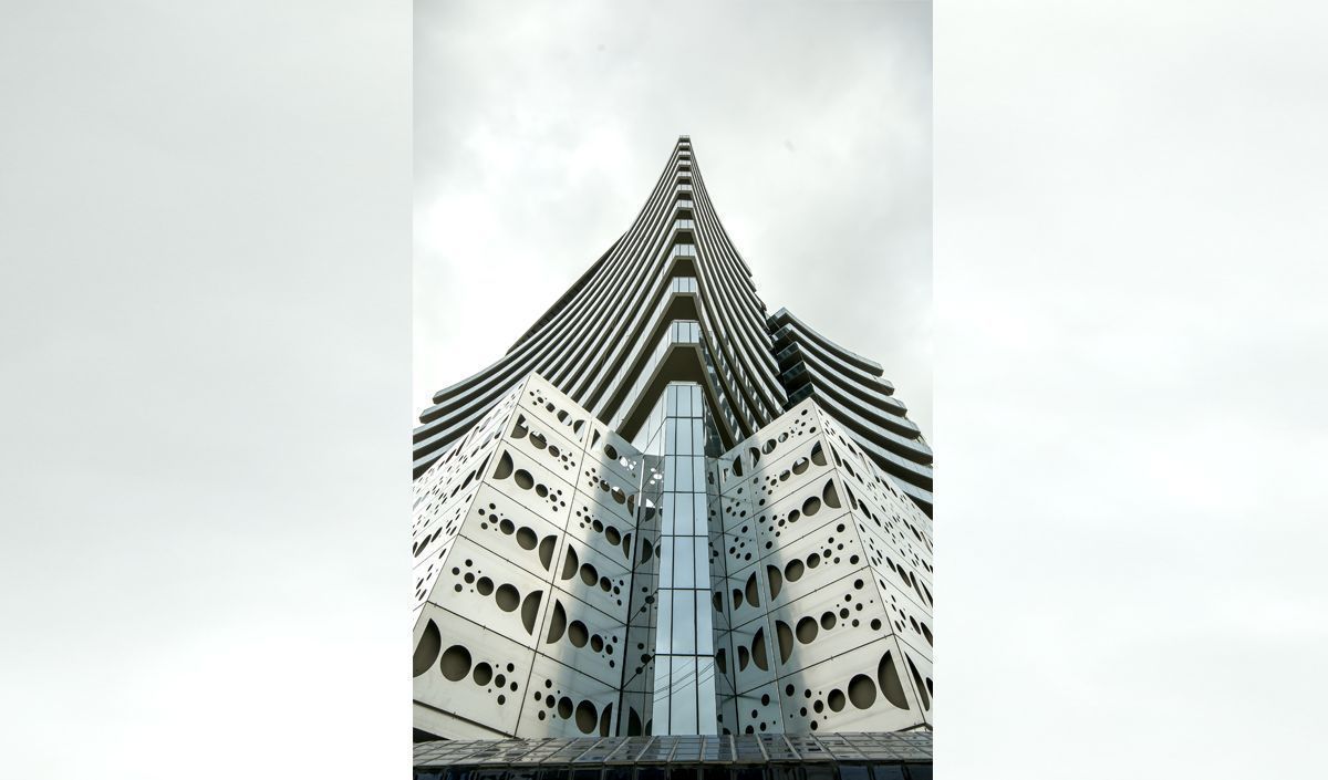 Capa: Edifício no ES recebe 3 mil m² de vidros Cool Lite KBT