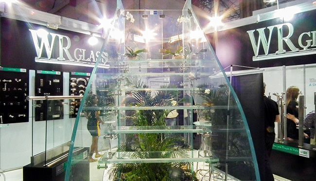 Capa: Escada de vidro faz sucesso na Fesqua-Vitech