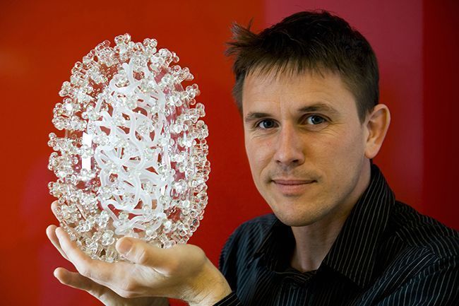 Capa: Esculturas de vidro baseadas na microbiologia