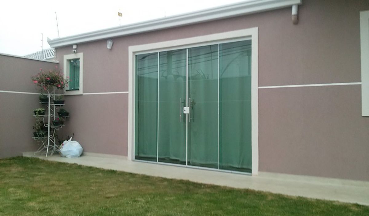 Capa: Nivelamento e técnicas podem facilitar instalações de portas de vidro