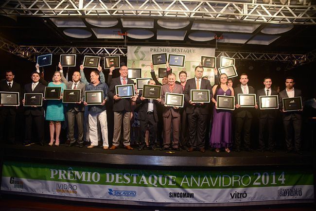 Capa: Anavidro premia os melhores do setor vidreiro