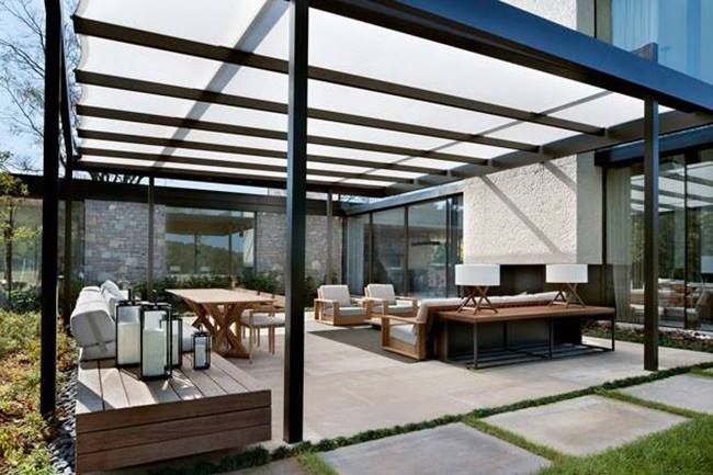 Capa: Casa de campo tem vidro para integração com a natureza
