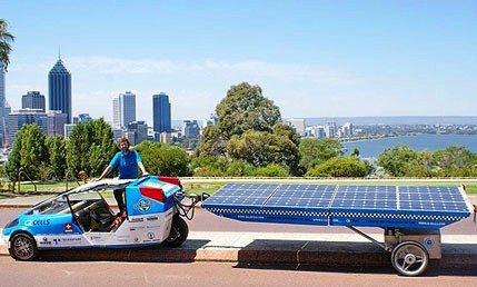 Capa: Primeiro automóvel com paineis fotovoltaicos e totalmente elétrico