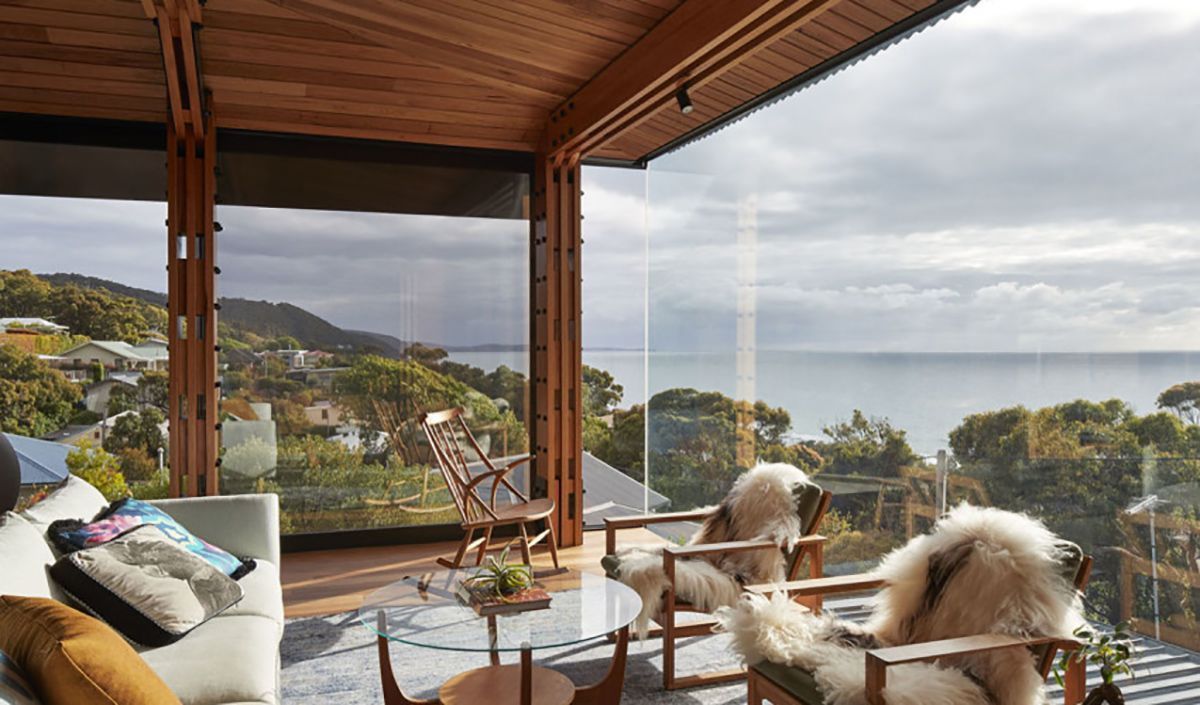 Capa: Vidros duplos valorizam vista panorâmica em casa de praia na Austrália