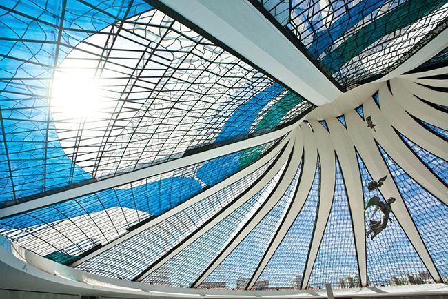 Capa: Catedral de Brasília tem cobertura de 2 mil metros quadrados de vidro inteligentes