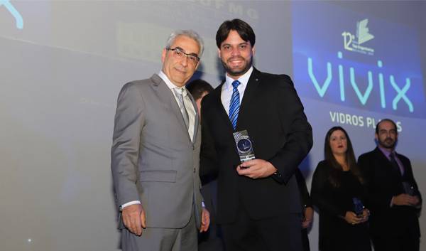 Capa: Vivix Vidros Planos conquista 12° prêmio Top Engenharias